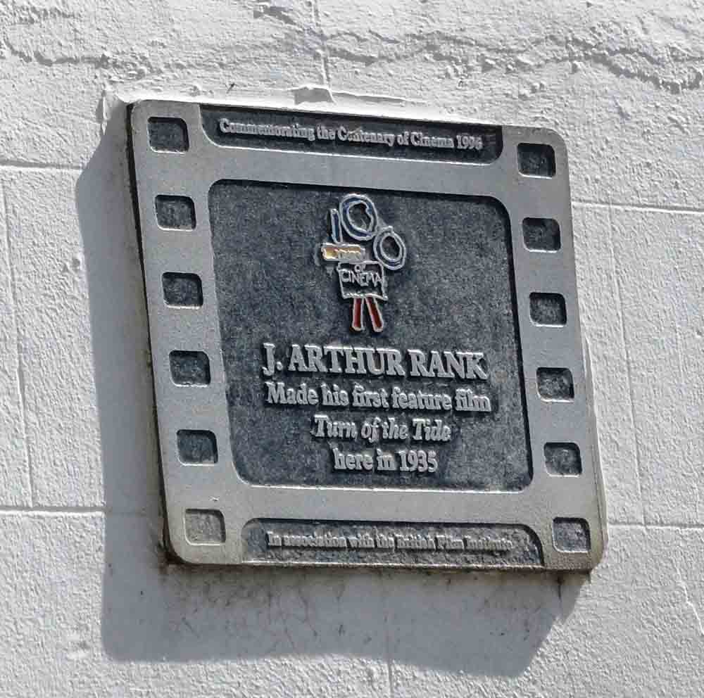 Turn of the Tide plaque outside Bay Hotel